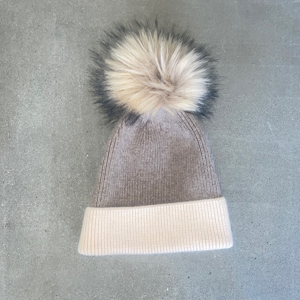 COPY - Pom Pom hat